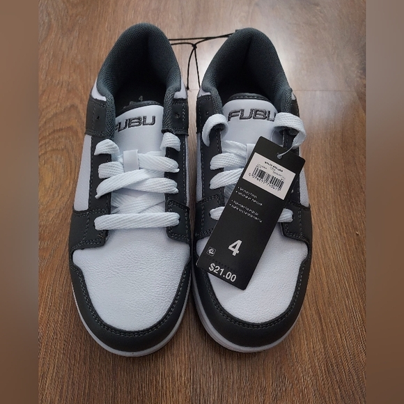 NWT Fubu Low Top Lace Up Sneakers Boys size 4 - Picture 6 of 8
